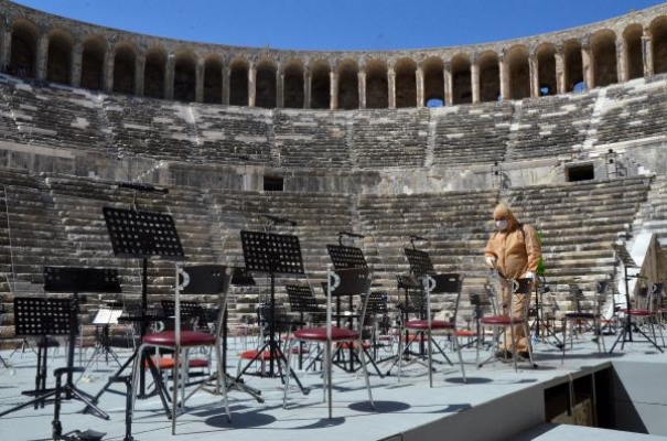 Aspendos Antik Tiyatrosu, festival öncesi dezenfekte edildi