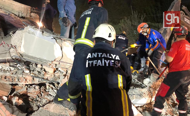  Antalya Büyükşehir Belediyesi, deprem bölgesinde yaraları sarıyor