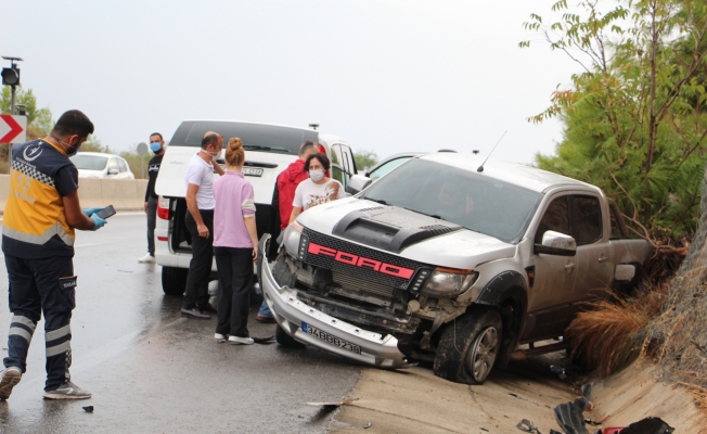 Antalya’da 6 araçlı zincirleme kaza:1'i ağır 6 yaralı