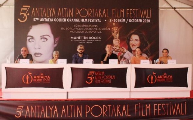 'Dirlik Düzenlik' filminde başroller yönetmenin annesi ve eşinin