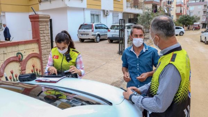 Elinde içki dolu bardakla motosiklet kullanan sürücüye para cezası