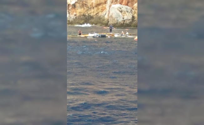 Alanya'da batan tur teknesinden 32 Rus turist sağ kurtarıldı