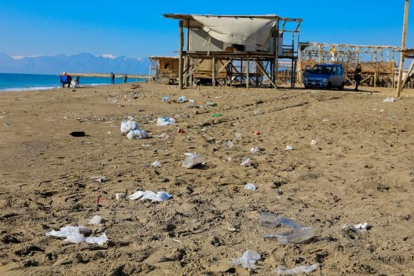 Lüks tatilin bedavaya sunulduğu 'çardak kent' çöplük oldu