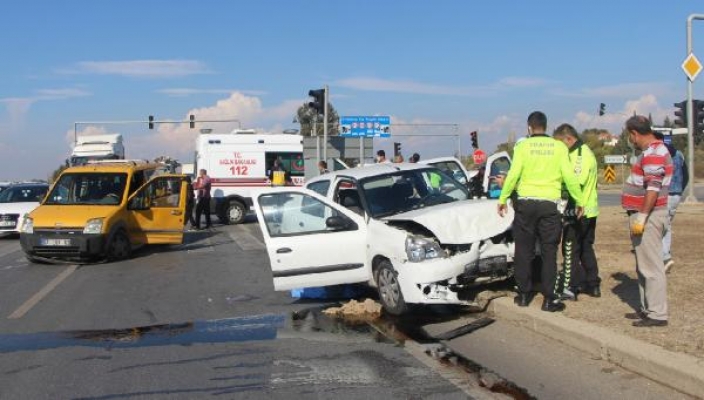 Manavgat'ta kaza: 2 yaralı