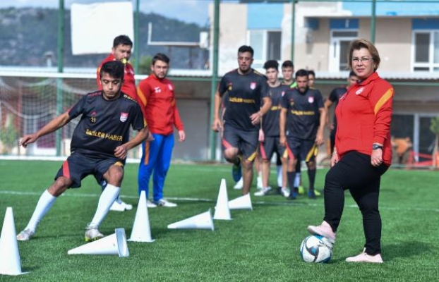 Oğlunun hayali için futbol kulübü kurdu