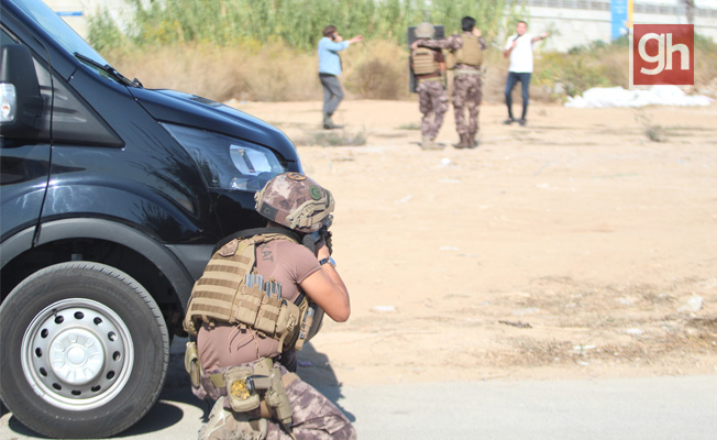 Silahlı eylemci Özel Harekat polisini alarma geçirdi