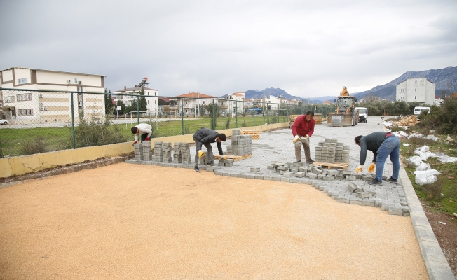 Çıplaklı Mahallesi’ne parke yol  