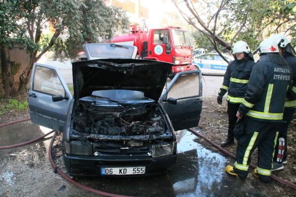 İşe gitmek istediği otomobili yandı