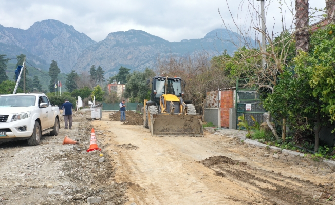 Kemer 'de yağmur ve su baskını tedbirleri 
