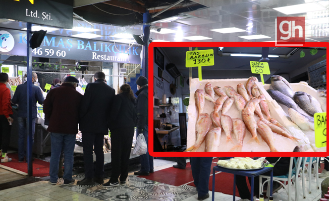 Kısıtlaması öncesinde balık tezgahlarında yoğunluk