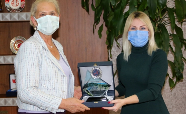 Patara Kazı Başkanı Prof.Dr. Işık'a plaket 