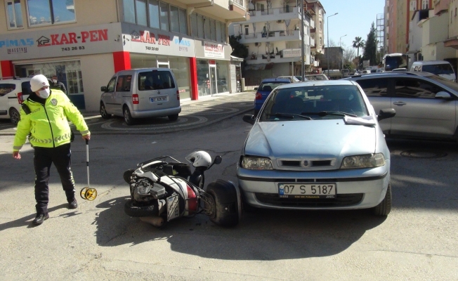 Savrulan motosikletten kaskı sayesinde kurtuldu 