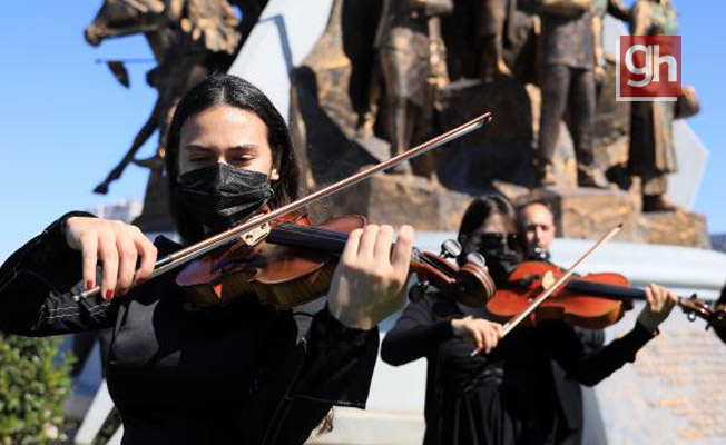 Antalya 'Tek Nefes' İstiklal Marşı okudu