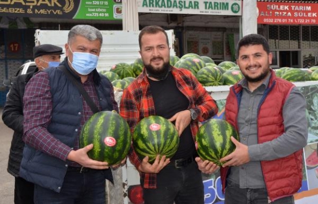 Antalya'da mevsimin ilk karpuzu 7 lira