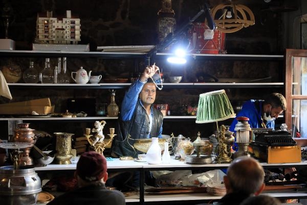 Çöpten çıkan antikalar, açık artırmayla satılıyor