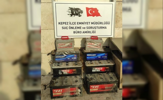 Akü hırsızları yakalandı