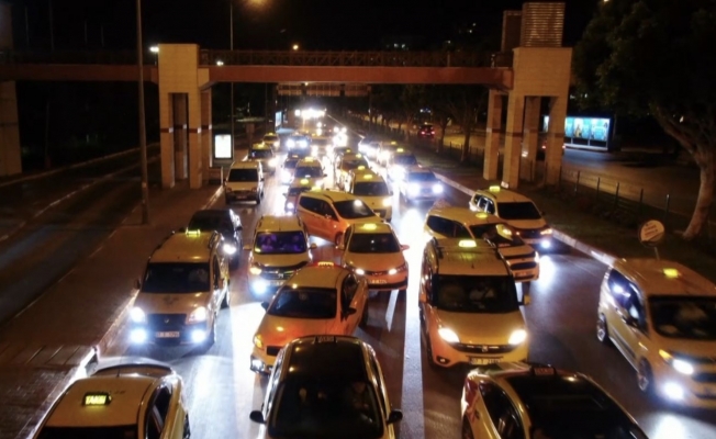 Antalya'da taksicilerden İsrail'i kınama konvoyu