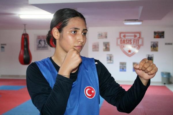 Liseli boksör Zübeyde, Türkiye'yi temsil edecek