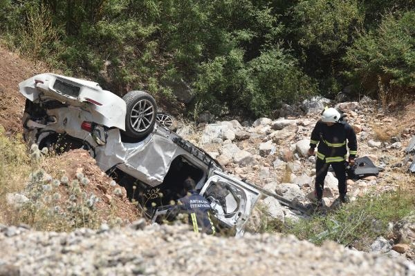 Feci Kaza... Doktor çift şarampole uçtu!