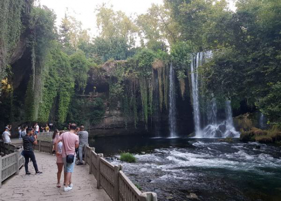 Antalya'da şelaleler de ziyaretçi akınına uğradı