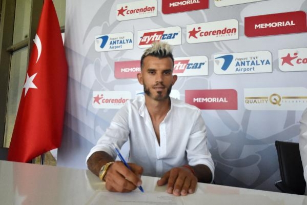 Antalyaspor, Güray Vural ile sözleşme imzaladı