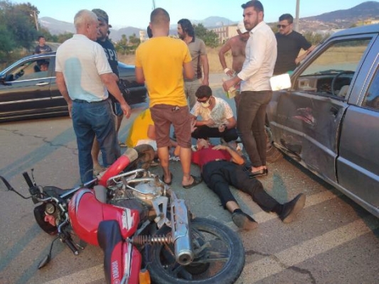 Kamyonetle motosiklet çarpıştı: 1 yaralı