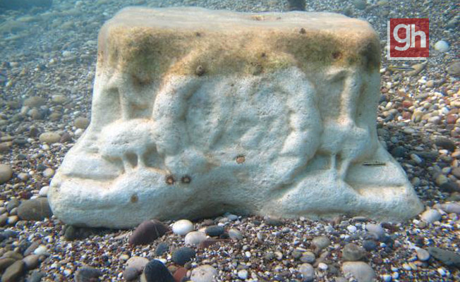 Deniz dibinde Roma dönemine ait sütun başı