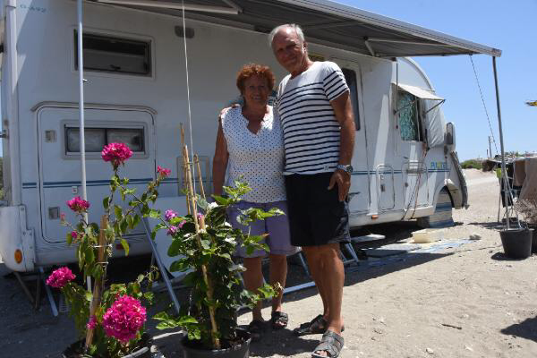 Fransız çift, tatil için 38 yıldır karavanla Türkiye'ye geliyor