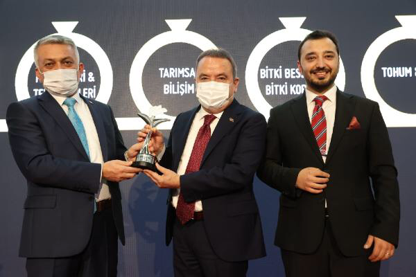 Büyükşehir, Dijital Tarım Projesi ile ödül aldı