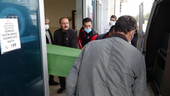 Antalya'da denizde ölü bulunan öğretmenin cenazesi memleketi Batman'a götürüldü