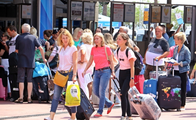 Antalya’ya gelen turist sayısı 9 milyonu geçti