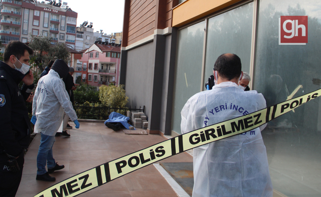 Antalya'da bina bahçesinde şüpheli ölüm! Antalya'da bina bahçesinde şüpheli ölüm!