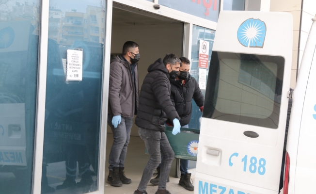 Alkol masasında silahlı saldırıda hayatını kaybeden kişinin cenazesi ailesine teslim edildi Alkol masasında silahlı saldırıda hayatını kaybeden kişinin cenazesi ailesine teslim edildi