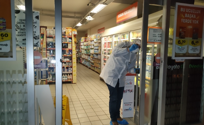 Antalya'da zincir market şubesinde cerrahi maskeli silahlı soygun