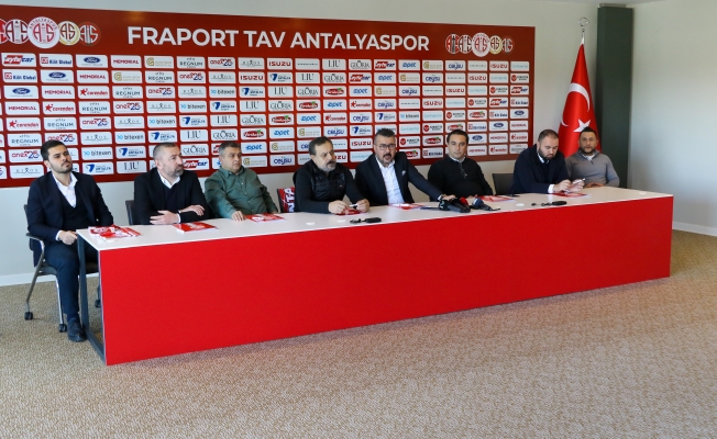 Antalyaspor, yeni transferleri için imza töreni düzenledi