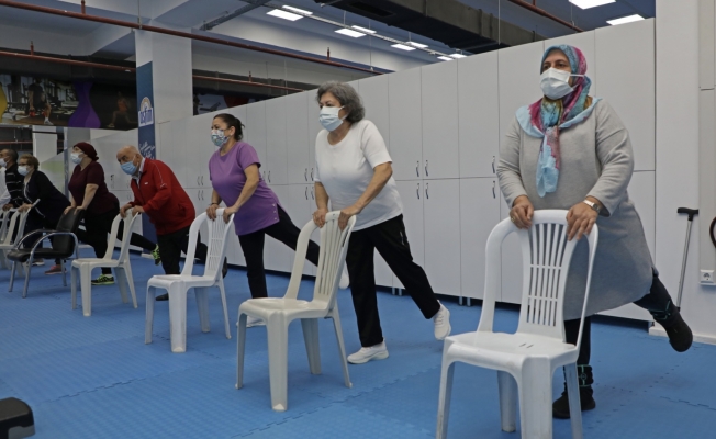 Parkinson hastaları spor yapıp sosyalleşiyor Parkinson hastaları spor yapıp sosyalleşiyor