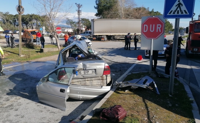 Tırla otomobilin çarpıştığı kazada 2 kişi hayatını kaybetti