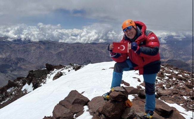 Türk doktor, Güney Amerika’nın en yüksek dağında zirveye ulaştı