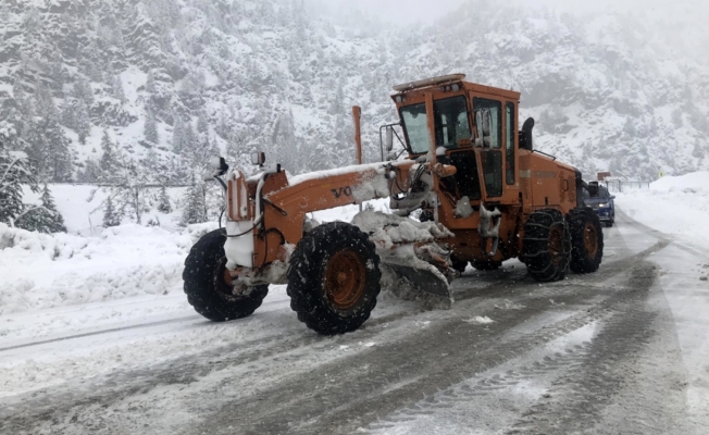 Antalya-Konya karayolu trafiğe kapatıldı Antalya-Konya karayolu trafiğe kapatıldı