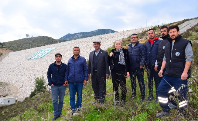 Baraj taştı, çiftçilerin yüzü güldü