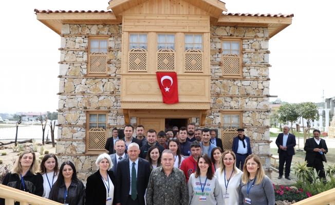 Başkan Böcek, EXPO 2021 Hatay’da Antalya Bahçesi’ni gezdi