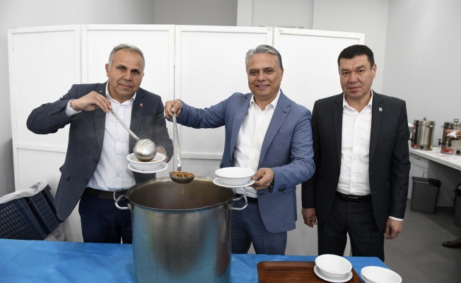 Başkan Uysal, Bamya Çorbası Günü'nde Konyalılarla buluştu Başkan Uysal, Bamya Çorbası Günü'nde Konyalılarla buluştu
