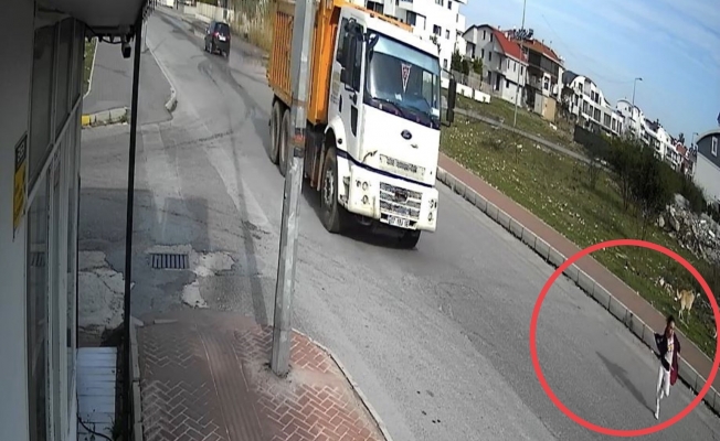 Kamyonun altında kalan küçük Mahra yaşam mücadelesi veriyor Kamyonun altında kalan küçük Mahra yaşam mücadelesi veriyor