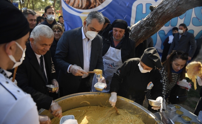 Konyaaltı Belediyesi'nin Hamsi ve Kuymak Şenliği'ne yoğun ilgi