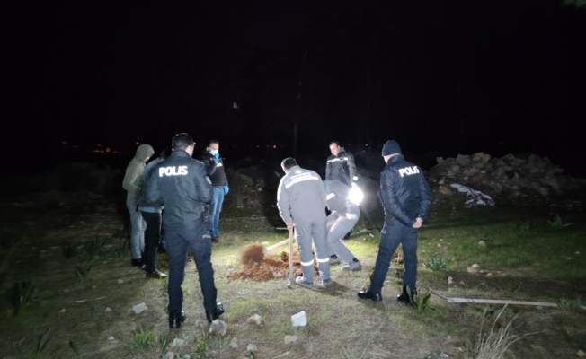 Ormanlık alandaki kazılan mezar polisi alarma geçirdi