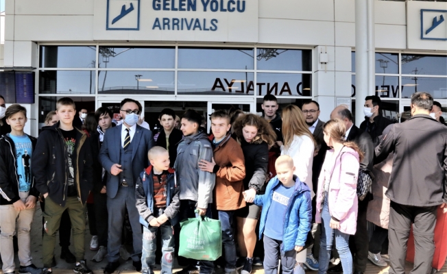 Ukrayna’da yetimhanelerdeki 159 çocuk Türkiye'ye geldi