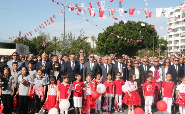 Antalya’da 23 Nisan törenle kutlandı