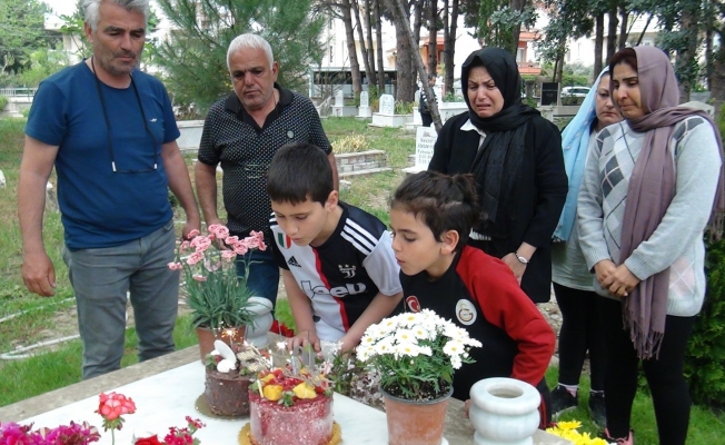 Mezar taşı üzerinde en acı doğum günü