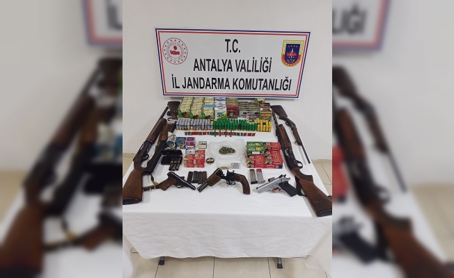 Şiddet gören kadın, eşini jandarmaya ‘ruhsatsız silahları’ var diye ihbar etti Şiddet gören kadın, eşini jandarmaya ‘ruhsatsız silahları’ var diye ihbar etti
