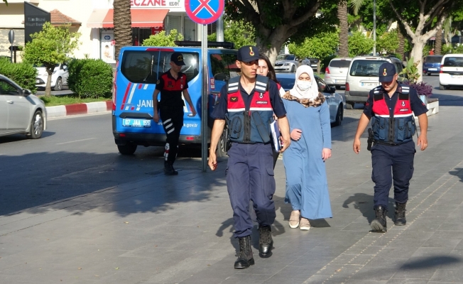 2 yaşındaki bebeğini bıçaklayarak öldüren anne tutuklandı, bebek toprağa verildi 2 yaşındaki bebeğini bıçaklayarak öldüren anne tutuklandı, bebek toprağa verildi